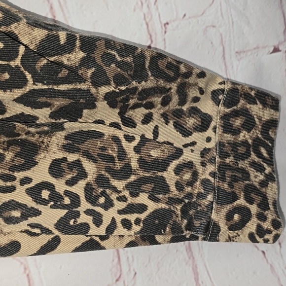 Oddi Leopard Print Denim Jacket Front Pockets Womens Size XL/2XL NWT - Picture 4 of 16